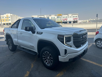 GMC  Sierra  AT4  2022  Automatic  43,000 Km  8 Cylinder  Four Wheel Drive (4WD)  Pick Up  White  With Warranty