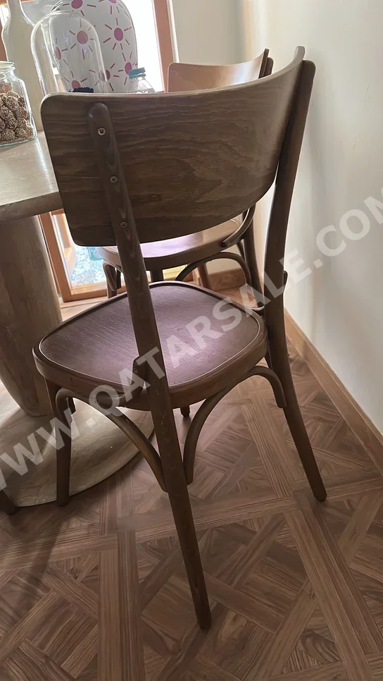 الأرائك والكنب والكراسي كرسي  - بني