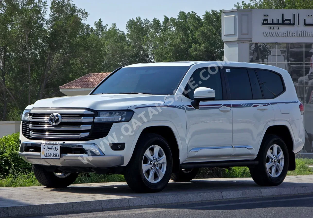 Toyota  Land Cruiser  GXR Twin Turbo  2025  Automatic  13,000 Km  6 Cylinder  Four Wheel Drive (4WD)  SUV  White  With Warranty
