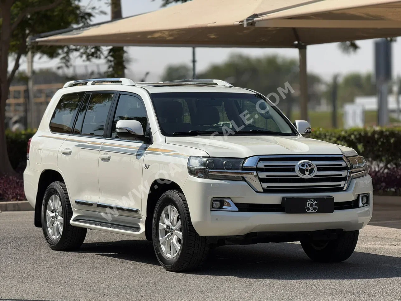 Toyota  Land Cruiser  VXR  2018  Automatic  190,000 Km  8 Cylinder  Four Wheel Drive (4WD)  SUV  White