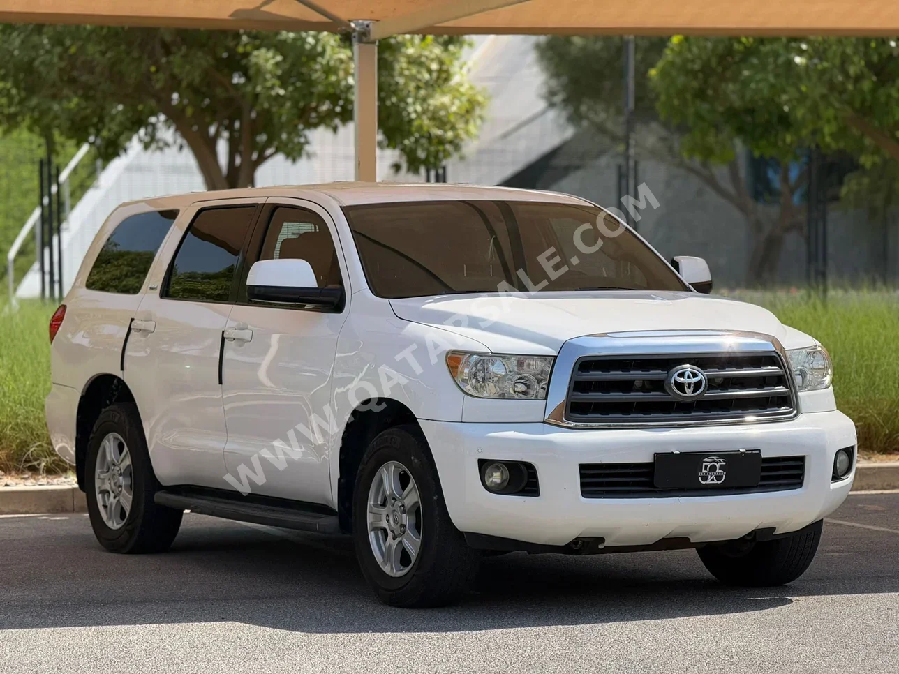 Toyota  Sequoia  SR5  2012  Automatic  331,000 Km  8 Cylinder  Four Wheel Drive (4WD)  SUV  White