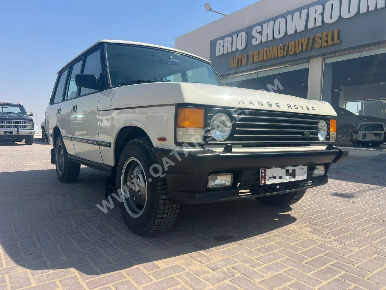 Land Rover  Range Rover  Vogue  1989  Automatic  165,000 Km  8 Cylinder  Four Wheel Drive (4WD)  SUV  White