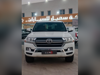 Toyota  Land Cruiser  GXR  2020  Automatic  71,000 Km  8 Cylinder  Four Wheel Drive (4WD)  SUV  White
