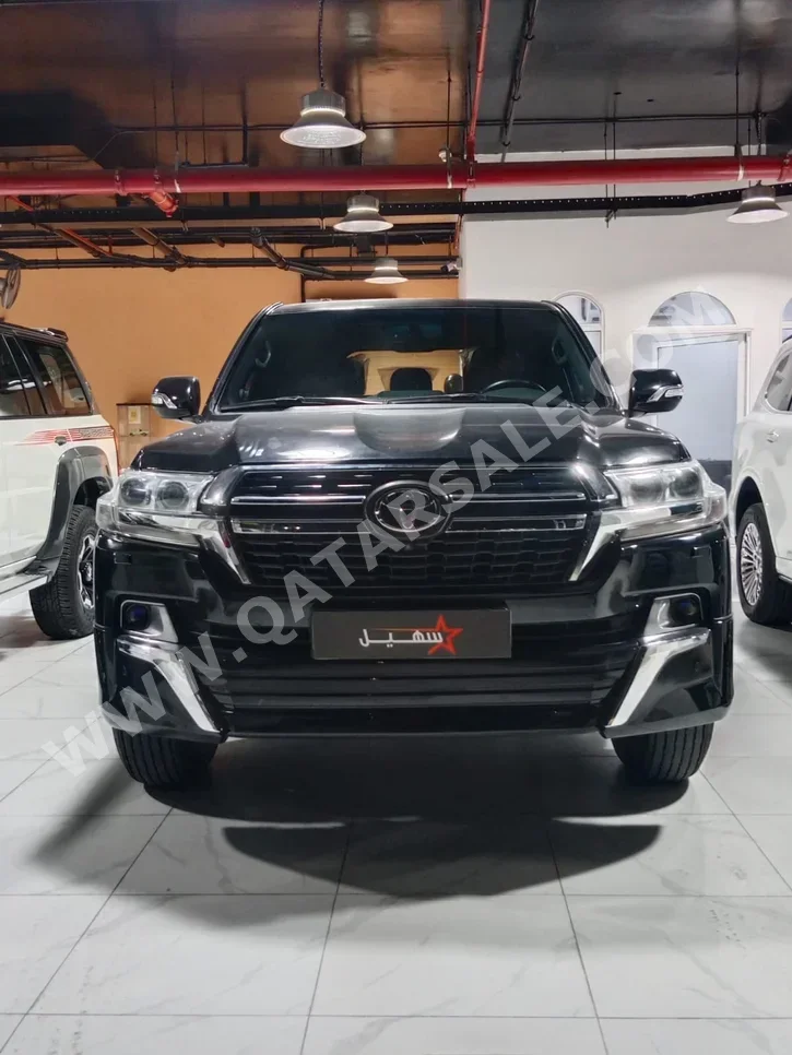 Toyota  Land Cruiser  VXR  2019  Automatic  285,000 Km  8 Cylinder  Four Wheel Drive (4WD)  SUV  Black