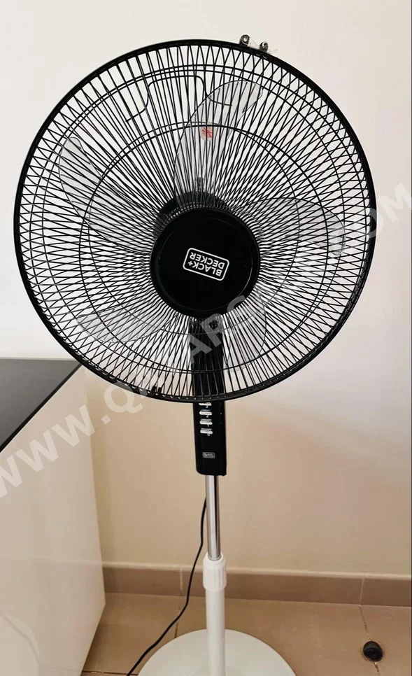 Portable Fans Black & Decker  Black  Wall Plug-In  Medium