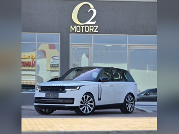 Land Rover  Range Rover  Vogue HSE  2022  Automatic  62,000 Km  8 Cylinder  Four Wheel Drive (4WD)  SUV  White  With Warranty