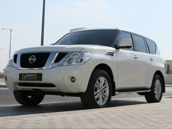 نيسان باترول ال اي 2010 اوتوماتيك 124,000 كم 8 سلندر دفع رباعي اس يو في أبيض