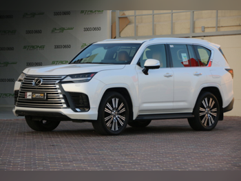 لكزس ال اكس 600 لكجري 2023 اوتوماتيك 51,000 كم 6 سلندر دفع رباعي اس يو في أبيض تحت الضمان