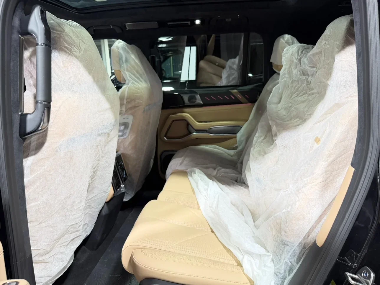 BYD  Leopard 8  Flagship  2025  Automatic  0 Km  4 Cylinder  All Wheel Drive (AWD)  SUV  Black