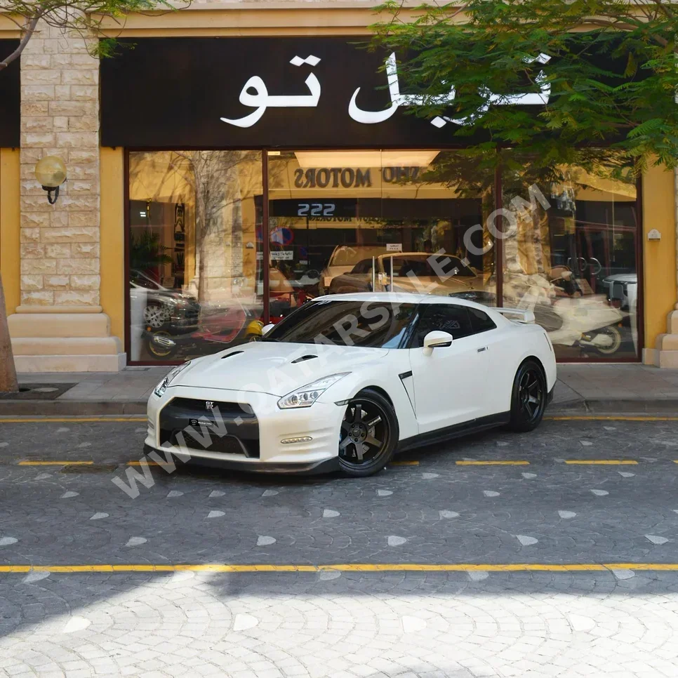 نيسان  جي تي - آر  2009  اوتوماتيك  28,440 كم  6 سلندر  دفع خلفي  كوبيه \ سبورت  أبيض