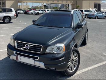 فولفو اكس سي 90 2013 اوتوماتيك 147,000 كم 6 سلندر دفع رباعي اس يو في رمادي تحت الضمان