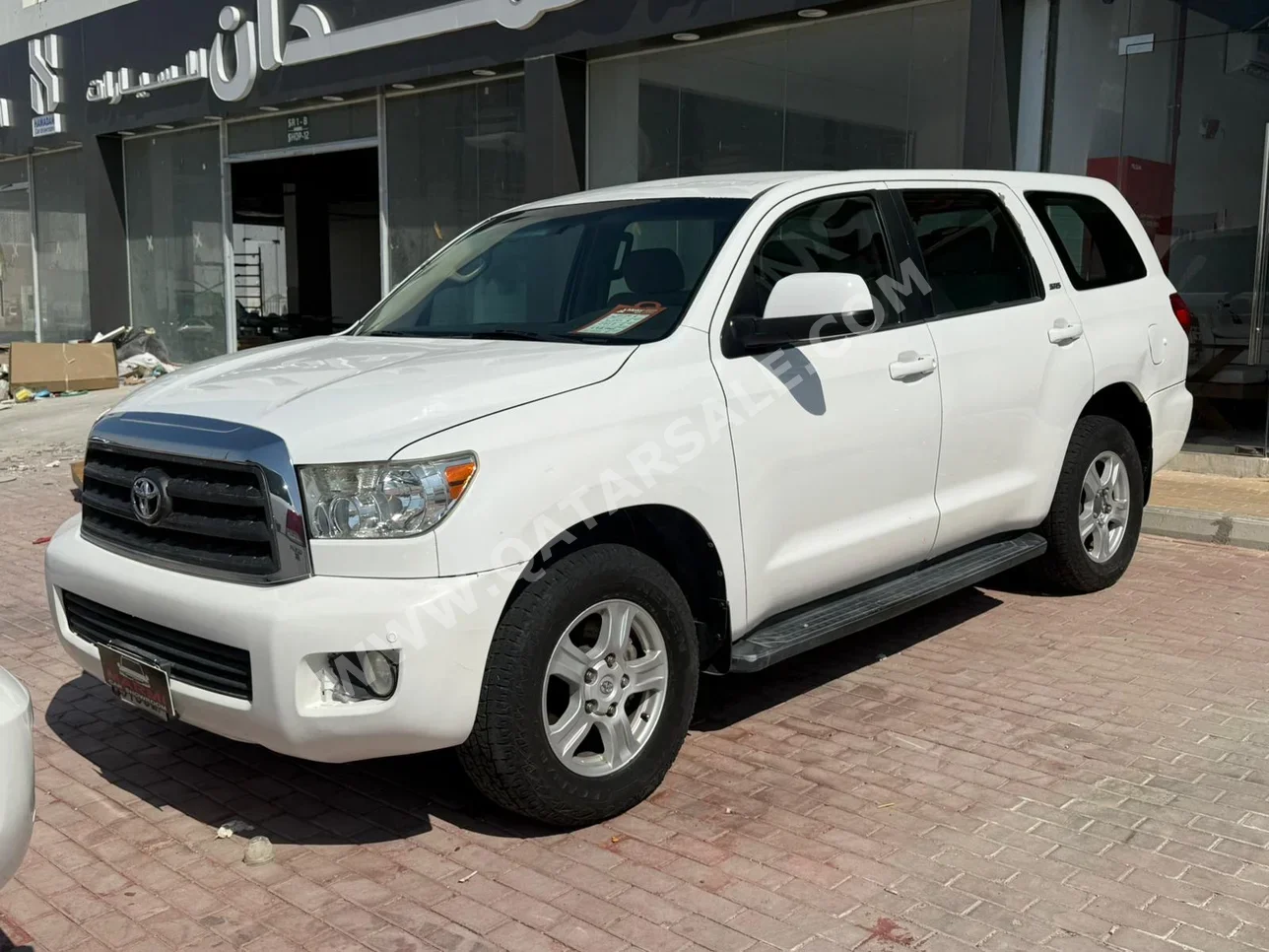 Toyota  Sequoia  2012  Automatic  448,000 Km  8 Cylinder  Four Wheel Drive (4WD)  SUV  White