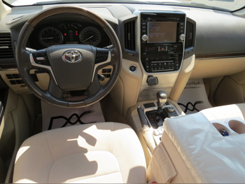 Toyota  Land Cruiser  GXR  2021  Automatic  187,000 Km  6 Cylinder  Four Wheel Drive (4WD)  SUV  White
