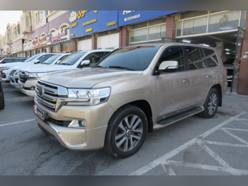 Toyota  Land Cruiser  VXS  2016  Automatic  184,000 Km  8 Cylinder  Four Wheel Drive (4WD)  SUV  Gold