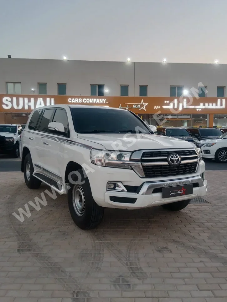 Toyota  Land Cruiser  GXR  2016  Automatic  370,000 Km  6 Cylinder  Four Wheel Drive (4WD)  SUV  White