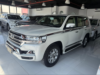 Toyota  Land Cruiser  GXR  2018  Automatic  78,000 Km  8 Cylinder  Four Wheel Drive (4WD)  SUV  White