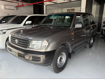 Toyota  Land Cruiser  G  2002  Manual  212,000 Km  6 Cylinder  Four Wheel Drive (4WD)  SUV  Gold
