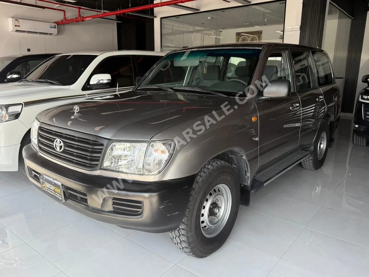 تويوتا  لاند كروزر  جي  2002  عادي  212,000 كم  6 سلندر  دفع رباعي  اس يو في  ذهبي