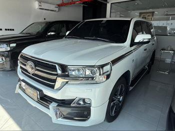 Toyota  Land Cruiser  VXR- Grand Touring S  2020  Automatic  175,000 Km  8 Cylinder  Four Wheel Drive (4WD)  SUV  White