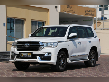 Toyota  Land Cruiser  VXR  2018  Automatic  215,000 Km  8 Cylinder  Four Wheel Drive (4WD)  SUV  White