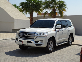 Toyota  Land Cruiser  GXR  2018  Automatic  190,000 Km  6 Cylinder  Four Wheel Drive (4WD)  SUV  White