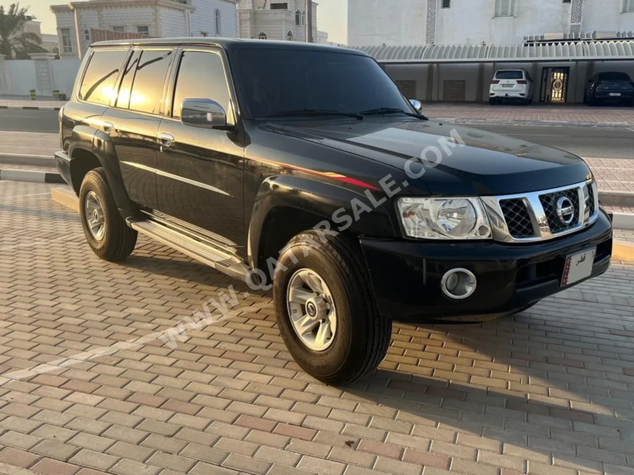 Nissan  Patrol  Safari  2015  Manual  180,000 Km  6 Cylinder  Four Wheel Drive (4WD)  SUV  Black