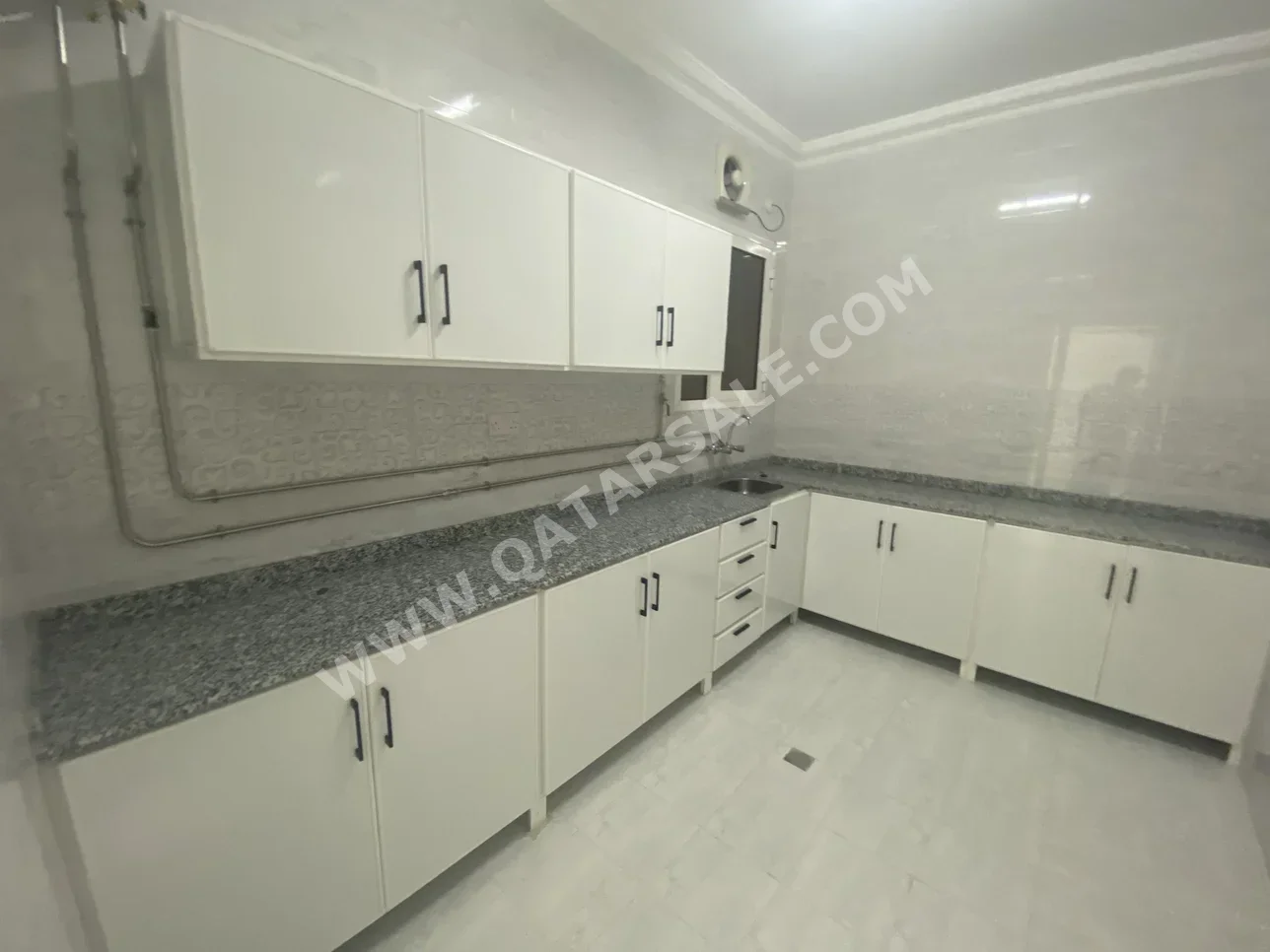 2 Bedrooms  Apartment  For Rent  in Al Khor -  Al Khor  Fully Furnished