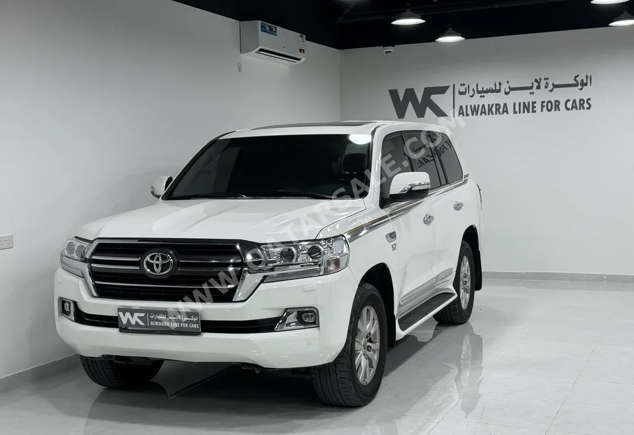 Toyota  Land Cruiser  VXR  2020  Automatic  200,000 Km  8 Cylinder  Four Wheel Drive (4WD)  SUV  White  With Warranty