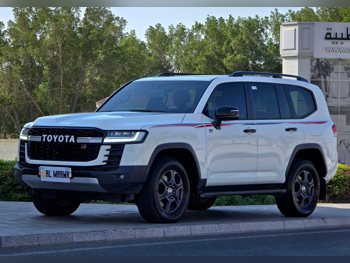 Toyota  Land Cruiser  GR Sport Twin Turbo  2024  Automatic  33,000 Km  6 Cylinder  Four Wheel Drive (4WD)  SUV  White  With Warranty