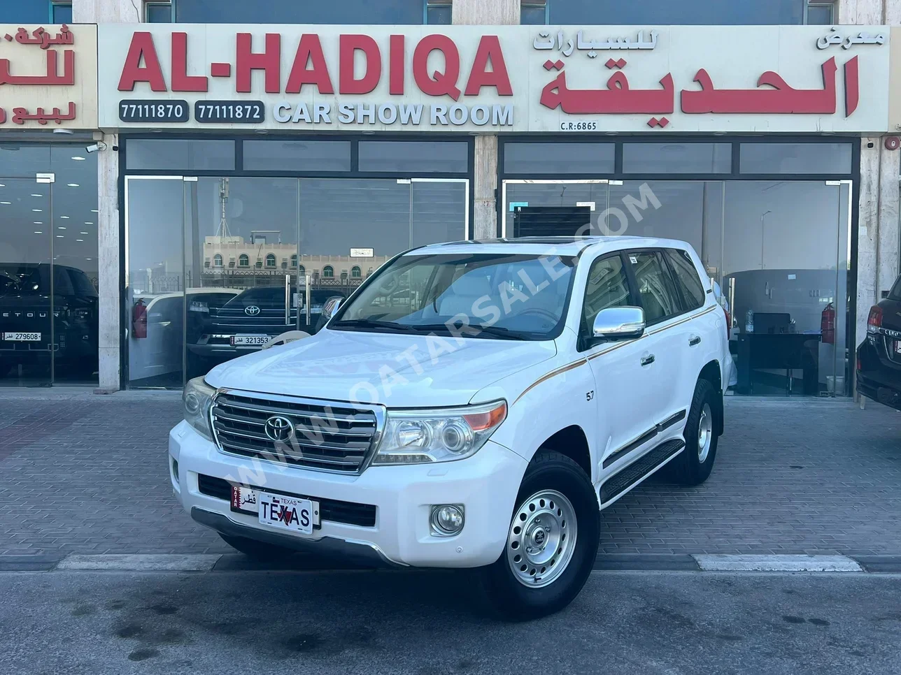 Toyota  Land Cruiser  VXR  2013  Automatic  377,000 Km  8 Cylinder  Four Wheel Drive (4WD)  SUV  White