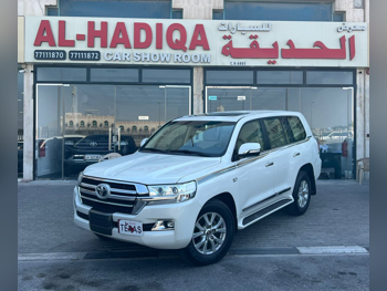 Toyota  Land Cruiser  VXR  2017  Automatic  266,000 Km  8 Cylinder  Four Wheel Drive (4WD)  SUV  White