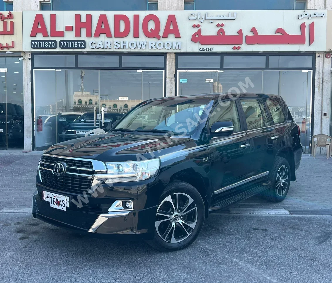 Toyota  Land Cruiser  VXR  2019  Automatic  273,000 Km  8 Cylinder  Four Wheel Drive (4WD)  SUV  Black