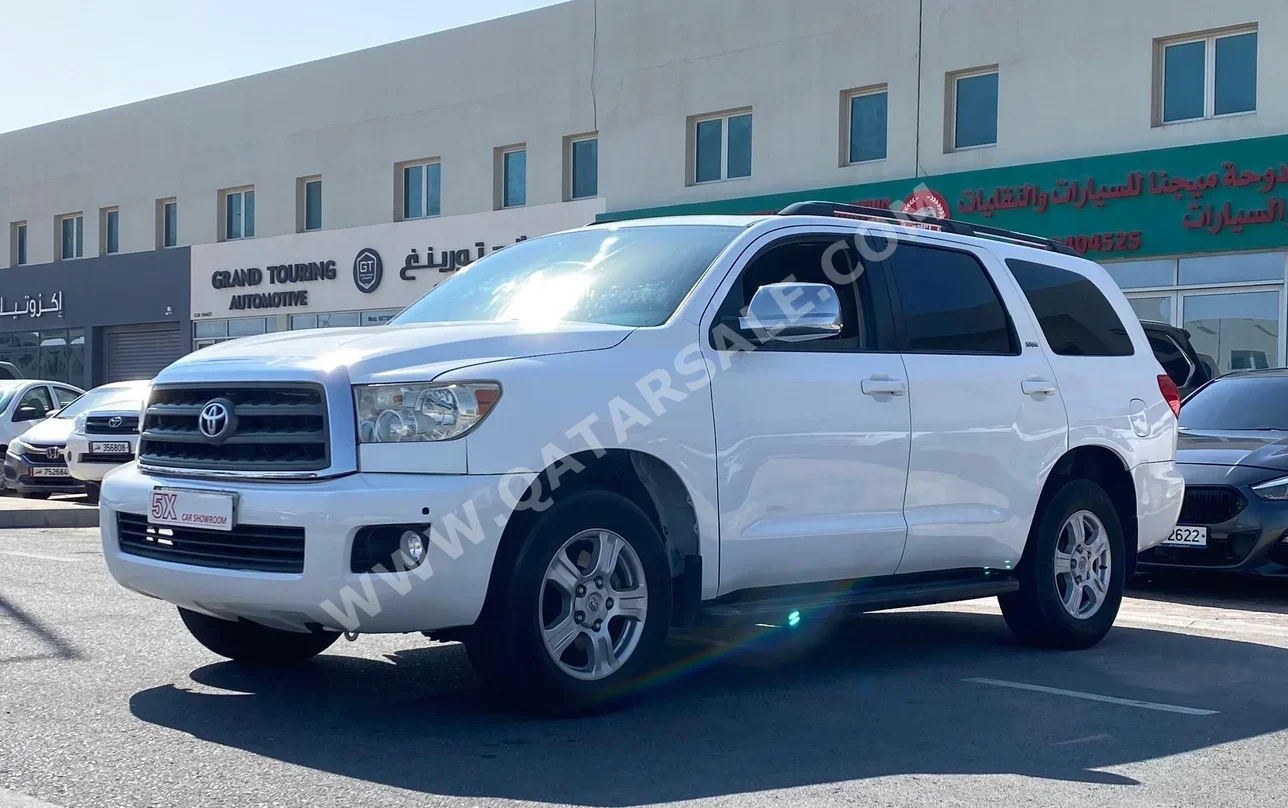 Toyota  Sequoia  SR5  2013  Automatic  354,000 Km  8 Cylinder  Four Wheel Drive (4WD)  SUV  White