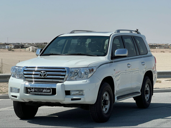 Toyota  Land Cruiser  VXR  2011  Automatic  270,000 Km  8 Cylinder  Four Wheel Drive (4WD)  SUV  White