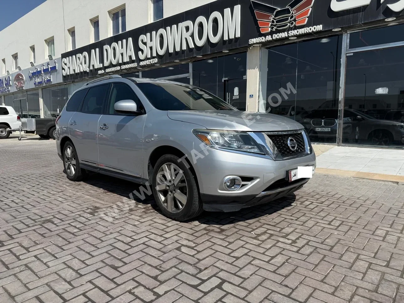 Nissan  Pathfinder  SV  2014  Automatic  121,000 Km  6 Cylinder  Rear Wheel Drive (RWD)  SUV  Silver
