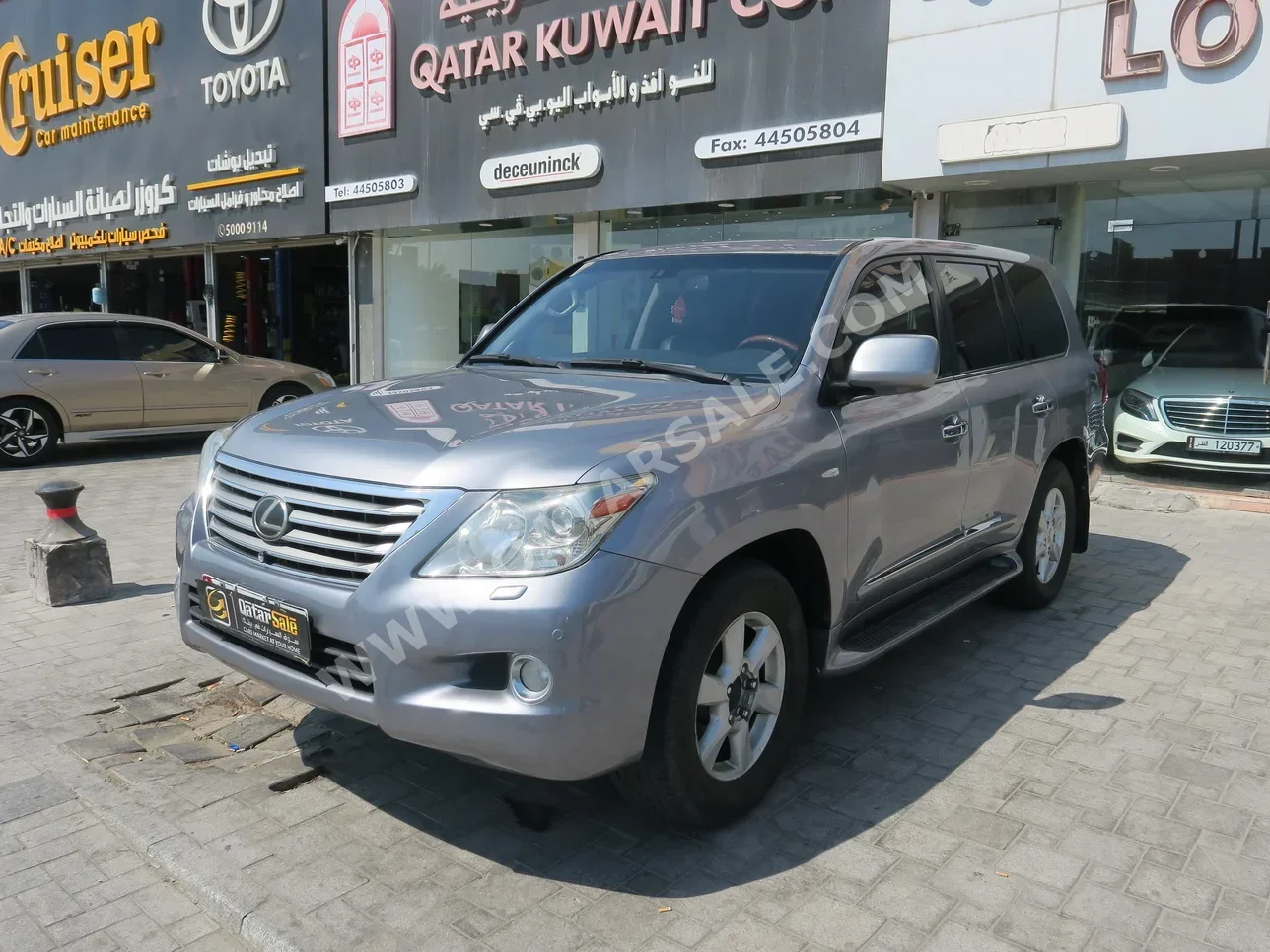 Lexus  LX  570  2010  Automatic  249,000 Km  8 Cylinder  Four Wheel Drive (4WD)  SUV  Gray