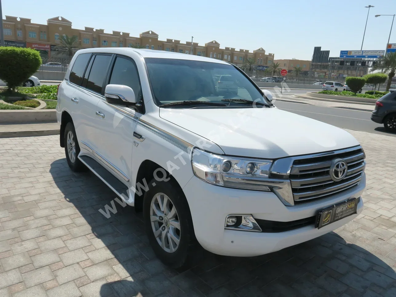 Toyota  Land Cruiser  VXR  2021  Automatic  300,000 Km  8 Cylinder  Four Wheel Drive (4WD)  SUV  White