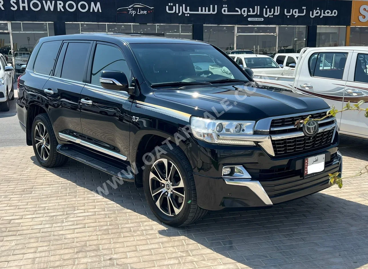Toyota  Land Cruiser  VXR  2021  Automatic  122,000 Km  8 Cylinder  Four Wheel Drive (4WD)  SUV  Black