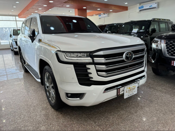 Toyota  Land Cruiser  VXR Twin Turbo  2022  Automatic  104,000 Km  6 Cylinder  Four Wheel Drive (4WD)  SUV  White  With Warranty