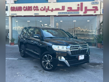 Toyota  Land Cruiser  VXR  2013  Automatic  388,000 Km  8 Cylinder  Four Wheel Drive (4WD)  SUV  Black