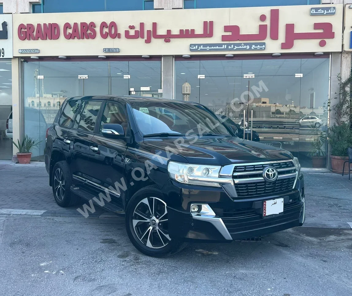 Toyota  Land Cruiser  VXR  2013  Automatic  388,000 Km  8 Cylinder  Four Wheel Drive (4WD)  SUV  Black