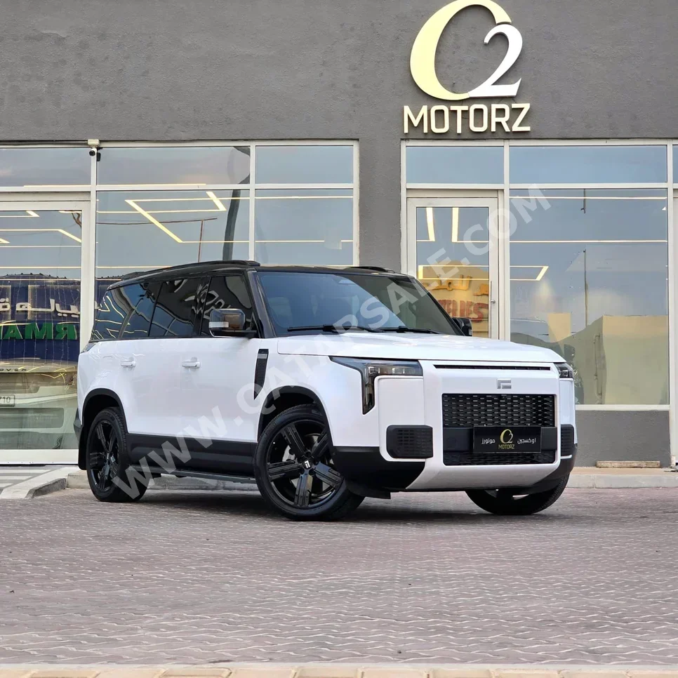 Rox Motor  Jishi  01  2025  Automatic  8,000 Km  4 Cylinder  Four Wheel Drive (4WD)  SUV  White  With Warranty