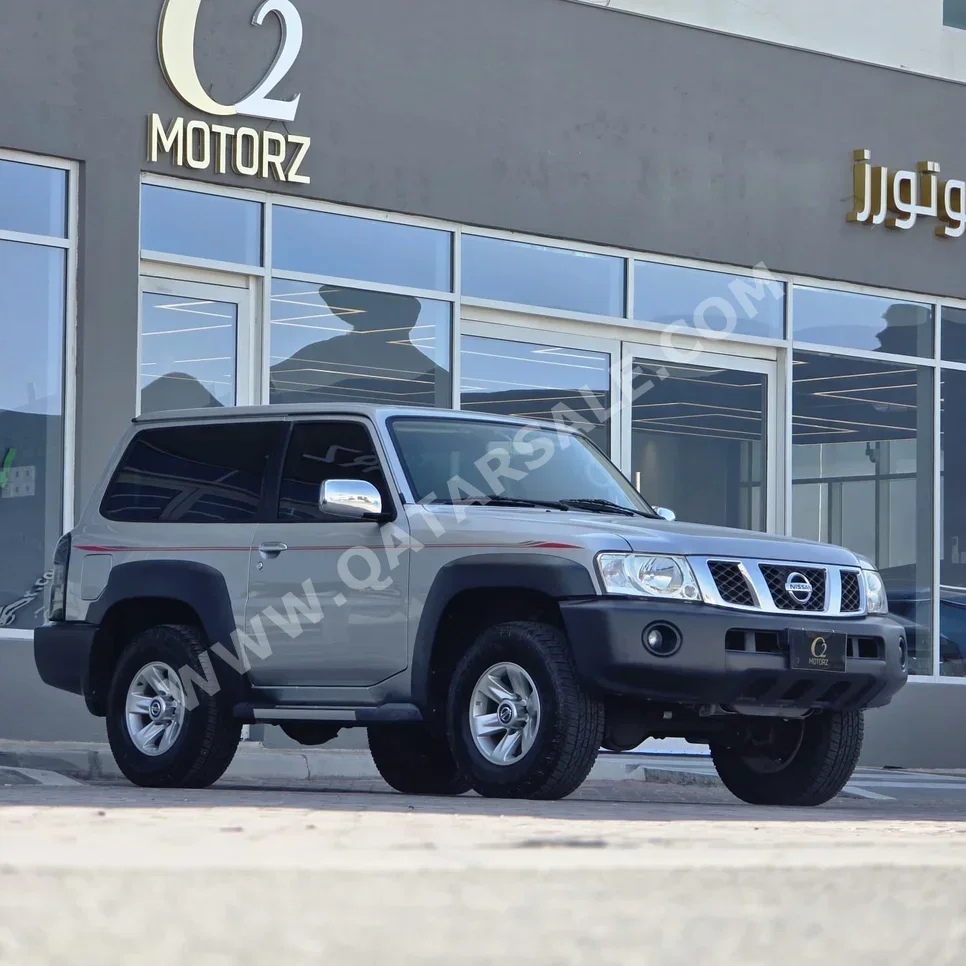 Nissan  Patrol  Safari  2015  Automatic  50,000 Km  6 Cylinder  Four Wheel Drive (4WD)  SUV  Silver