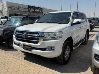 Toyota  Land Cruiser  GXR  2011  Automatic  395,000 Km  6 Cylinder  Four Wheel Drive (4WD)  SUV  White