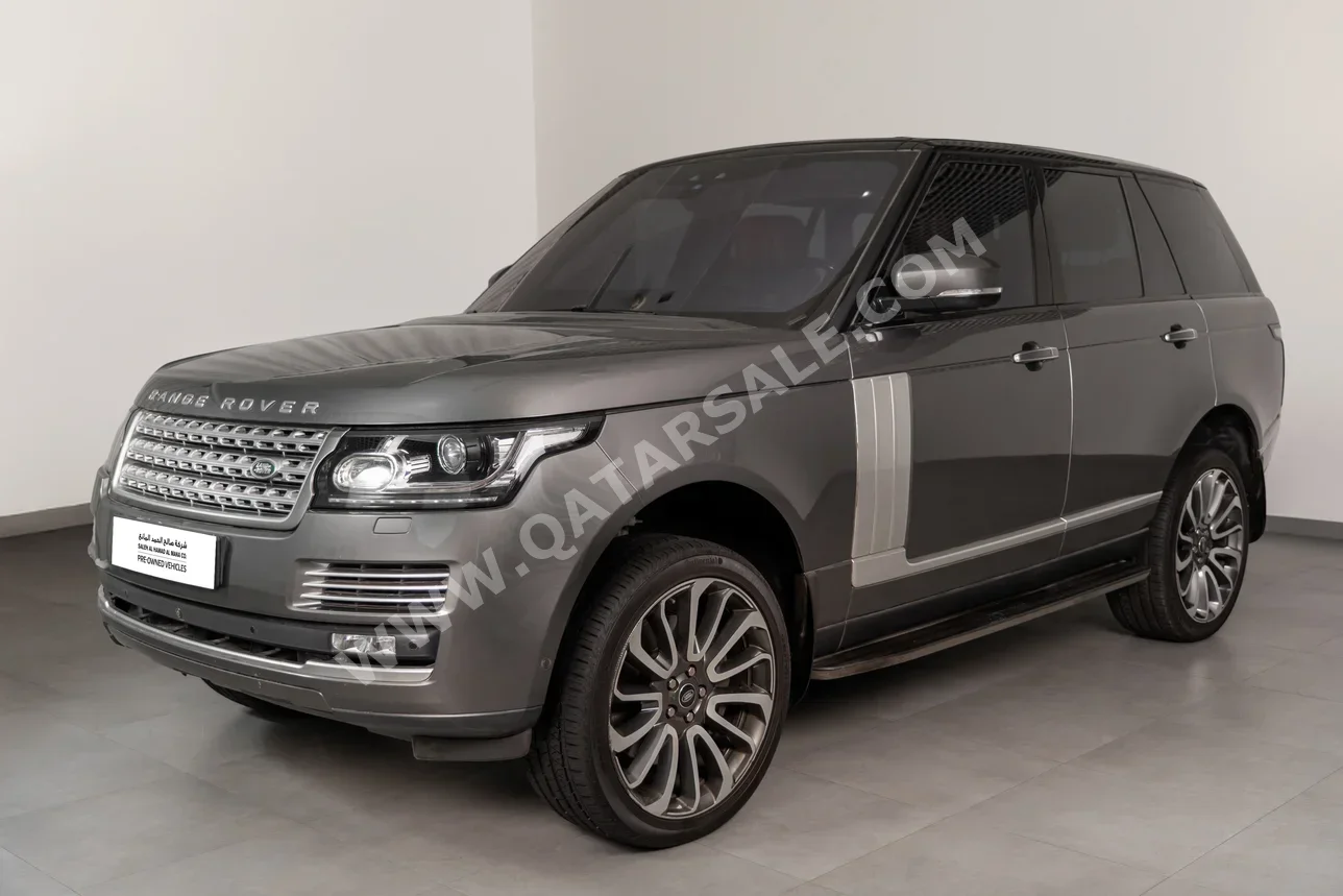 Land Rover  Range Rover  Vogue SE  2017  Automatic  114,477 Km  8 Cylinder  Four Wheel Drive (4WD)  SUV  Gray