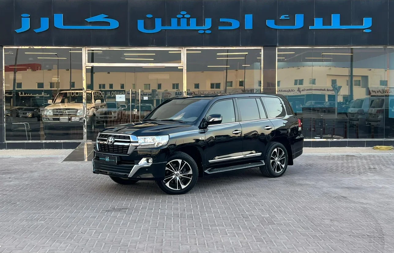 Toyota  Land Cruiser  VXR  2018  Automatic  234,000 Km  8 Cylinder  Four Wheel Drive (4WD)  SUV  Black