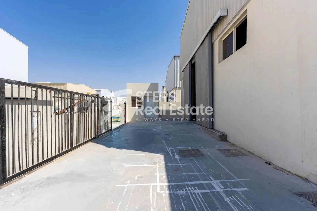 Warehouses & Stores - Al Wakrah  - Barkit Al Awamer  -Area Size: 1000 Square Meter