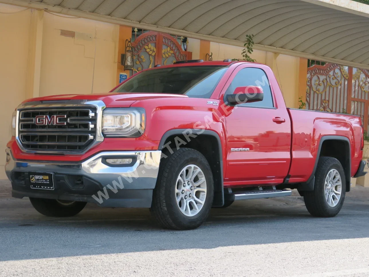 GMC  Sierra  Z71  2016  Automatic  139,000 Km  8 Cylinder  Four Wheel Drive (4WD)  Pick Up  Red