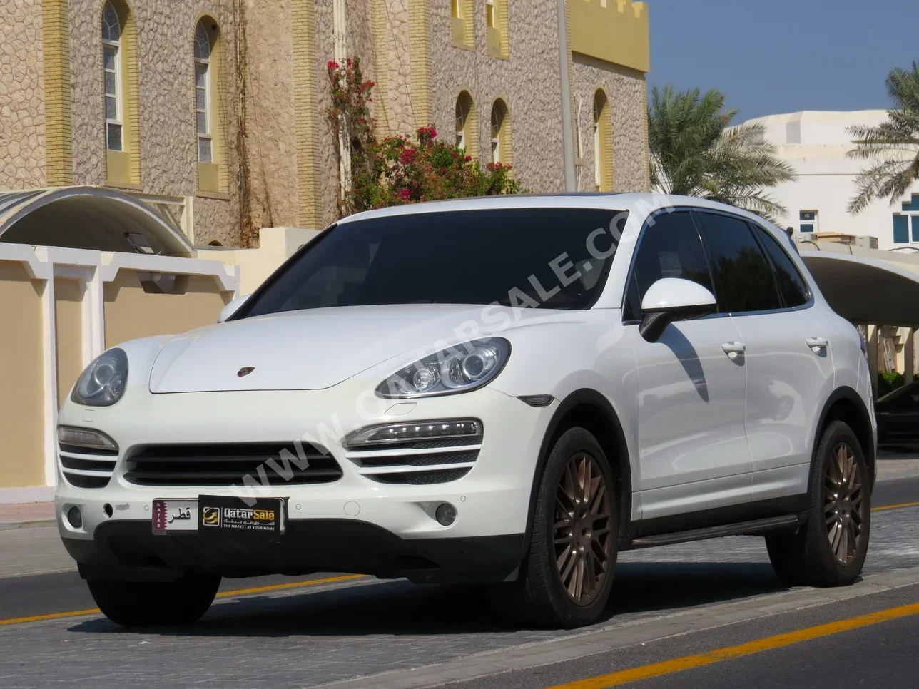Porsche  Cayenne  2013  Automatic  86,000 Km  6 Cylinder  All Wheel Drive (AWD)  SUV  White