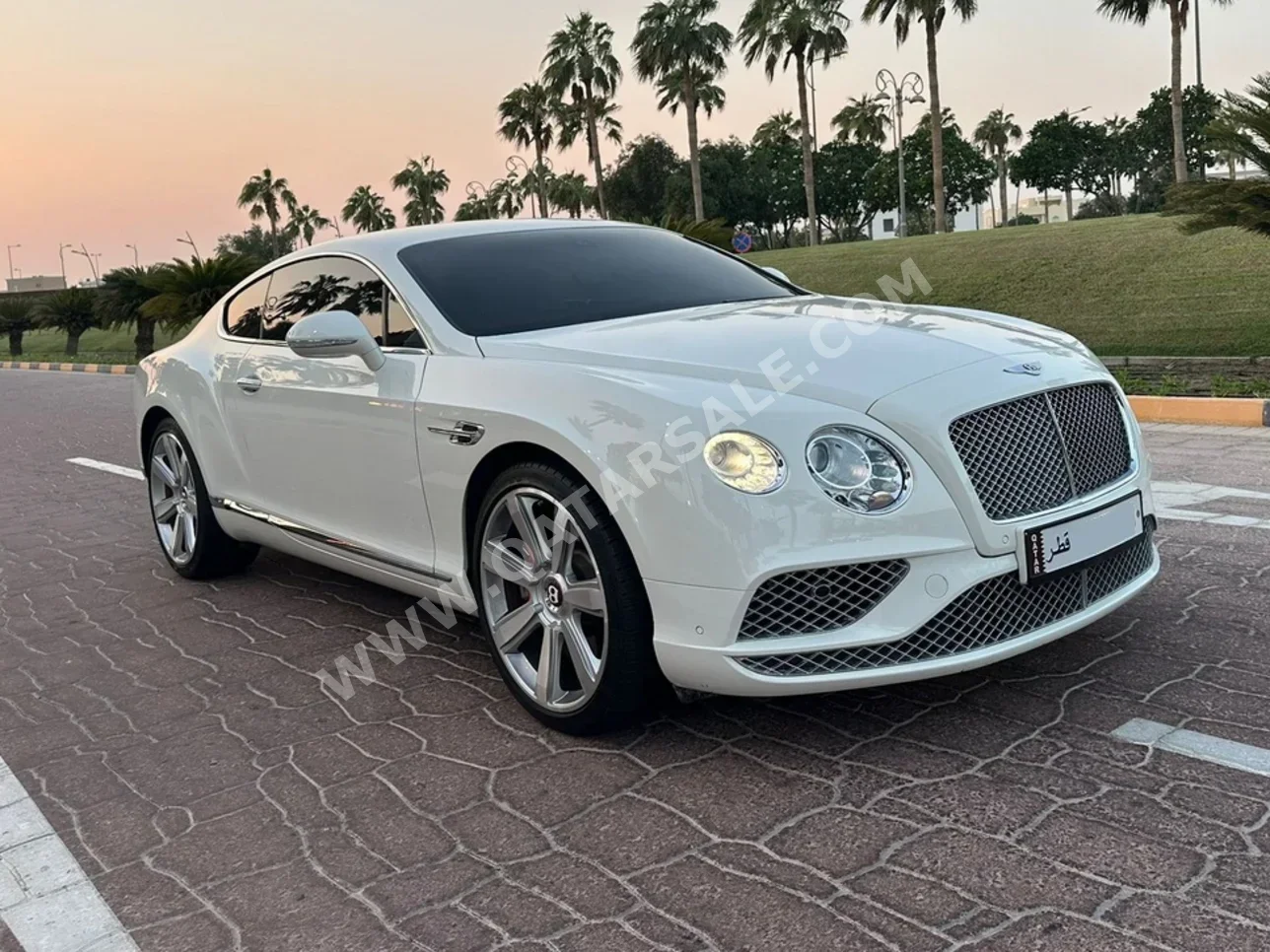 بنتلي  كونتيننتل  GT V8S  2016  اوتوماتيك  80,000 كم  8 سلندر  دفع خلفي  كوبيه \ سبورت  أبيض
